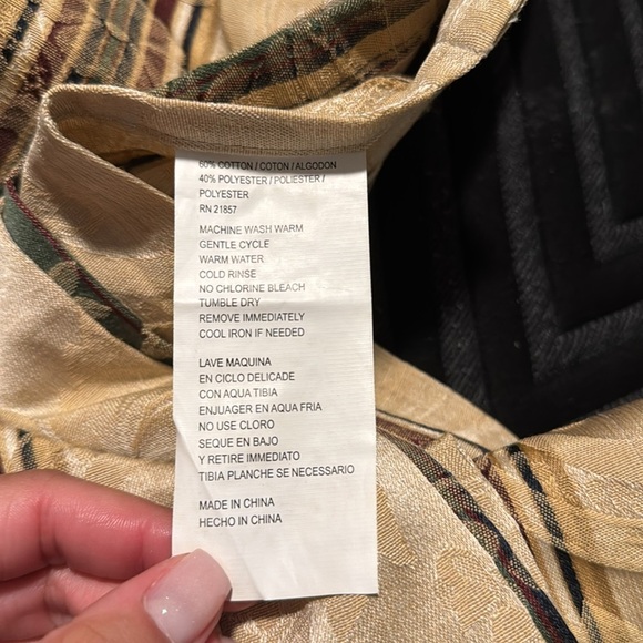 Elegant Floral Striped Fabric Shower Curtain - Picture 3 of 3